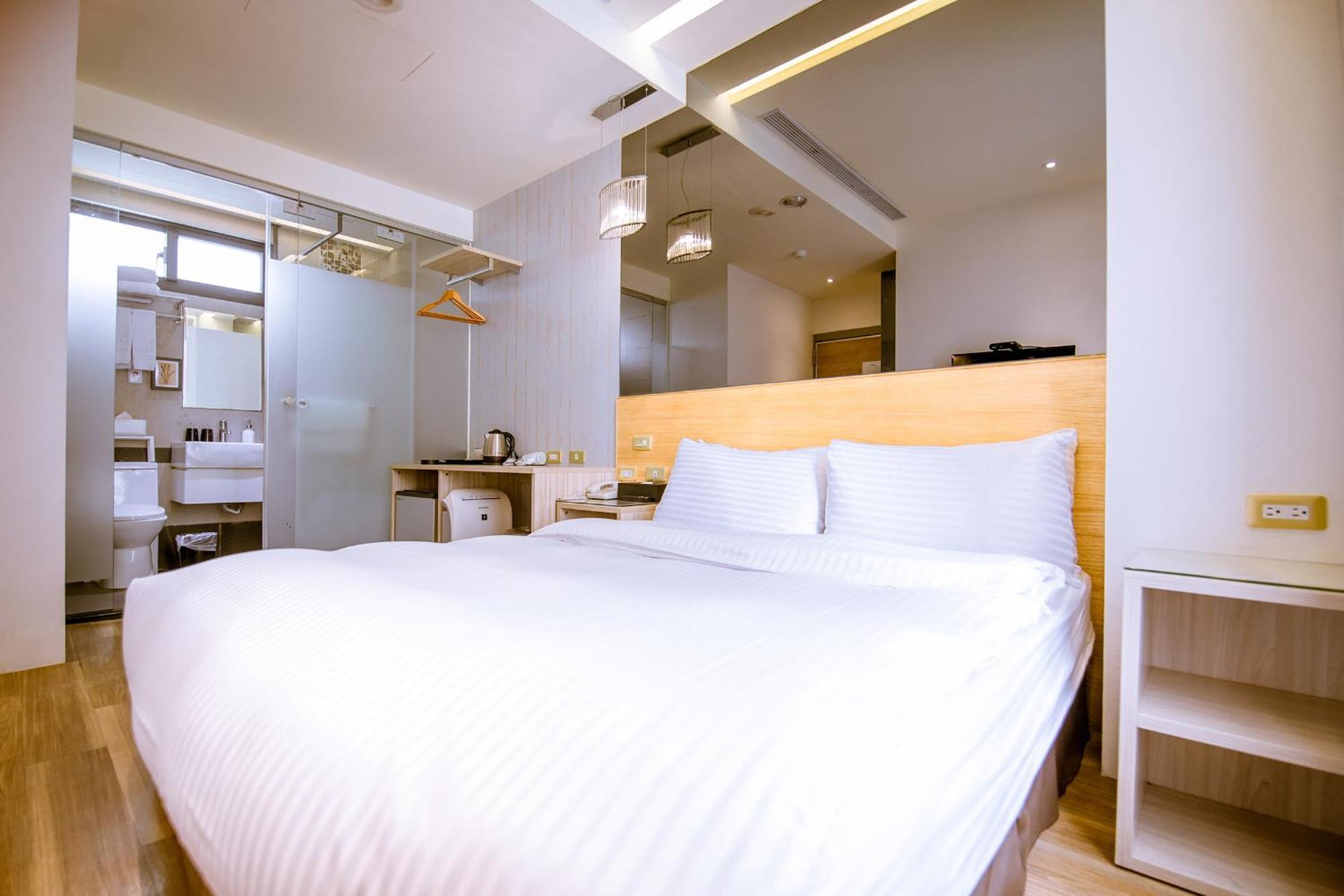 Check Inn Express Taichung Fuxing Hall 2 Exterior photo