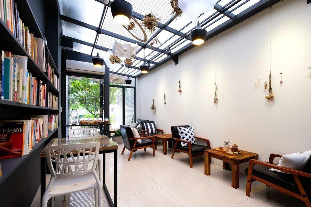 Check Inn Express Taichung Fuxing Hall 2 Exterior photo